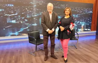 Guillermo Jenefes y Claudia Figueroa en Detr�s de las noticias