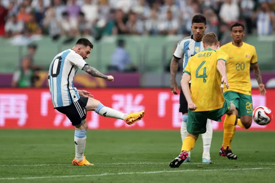 Messi convierte para la seleccin argentina
