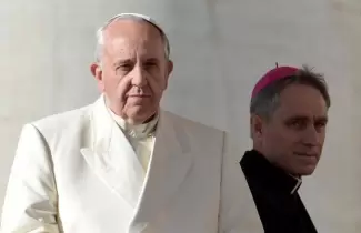 Papa Francisco y el obispo alem�n Georg Ganswein