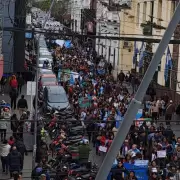 Masiva movilizacin en Jujuy: los gremios pidieron por la resolucin del conflicto salarial y social