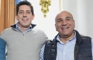 Wado de Pedro con Juan Manzur