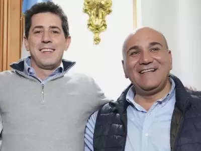 Wado de Pedro con Juan Manzur