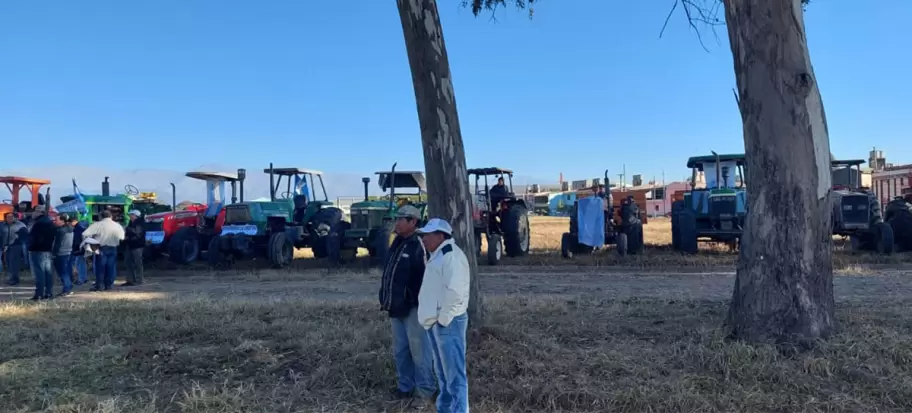 Productores al costado de la ruta