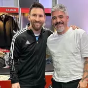 El "Burrito" Ortega salud a Lionel Messi con un peculiar mensaje y los hinchas estallaron en las redes