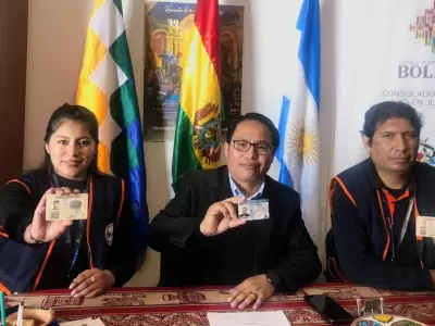 bolivianos residentes cedula consul mamani