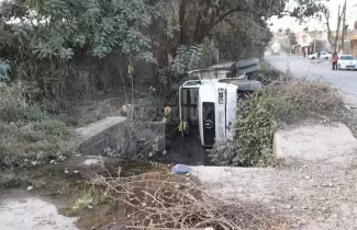 camion en el canal