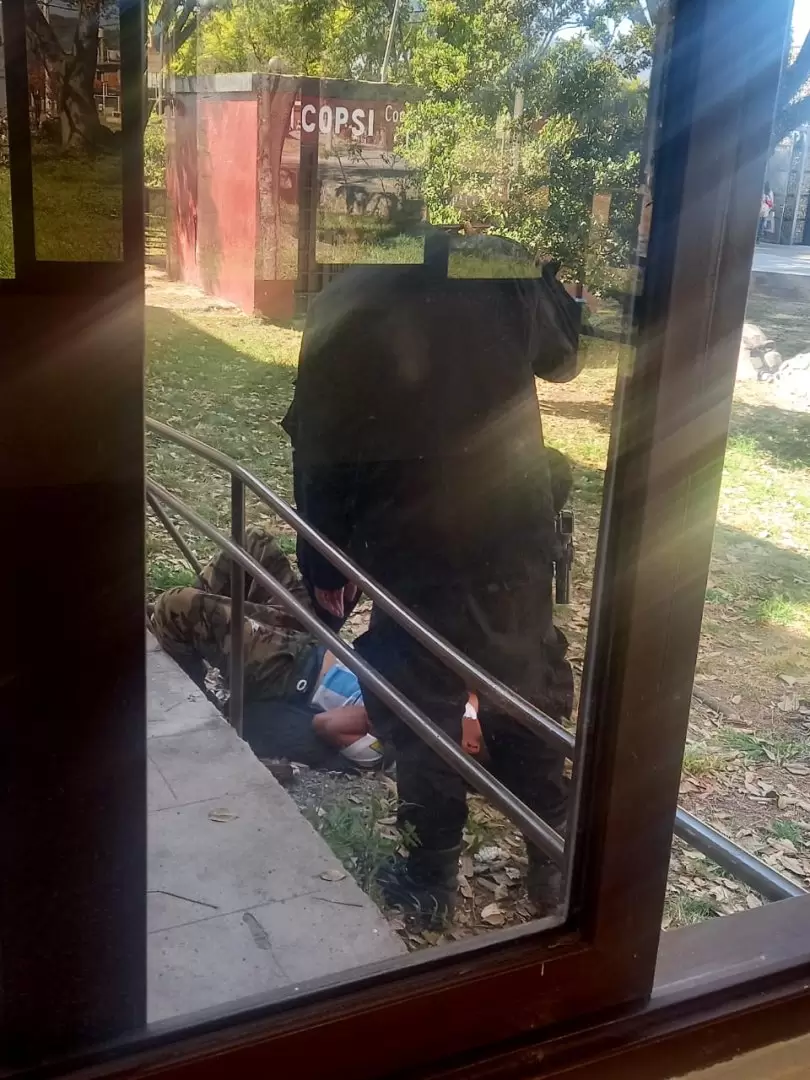 Paciente destrozó vidrios del Hospital Sequeiros