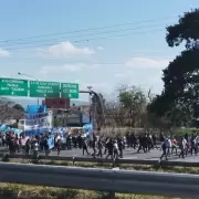 La "Unidad Piquetera" cort el acceso sur a San Salvador de Jujuy y hay caos vehicular