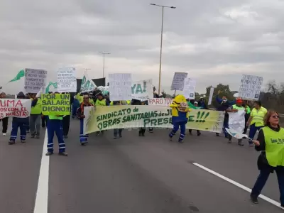 Movilizaci�n de trabajadores de Obras Sanitarias Jujuy