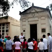 Turismo en San Salvador de Jujuy: guiados por el cementerio de noche y recorridos por la ciudad