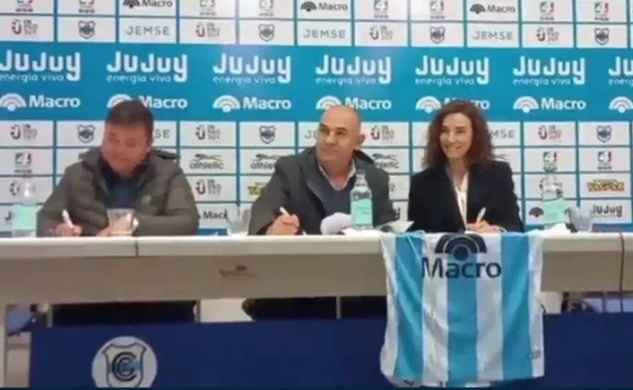 Firma entre Gimnasia de Jujuy y el Banco Macro.