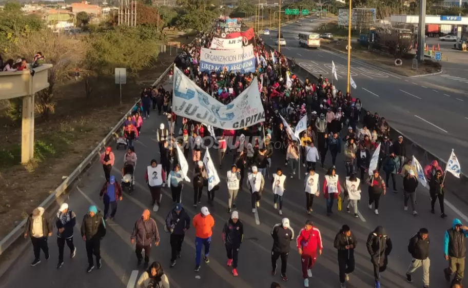 Marcha en el aniversario de la Noche del Apagn - San Salvador de Jujuy