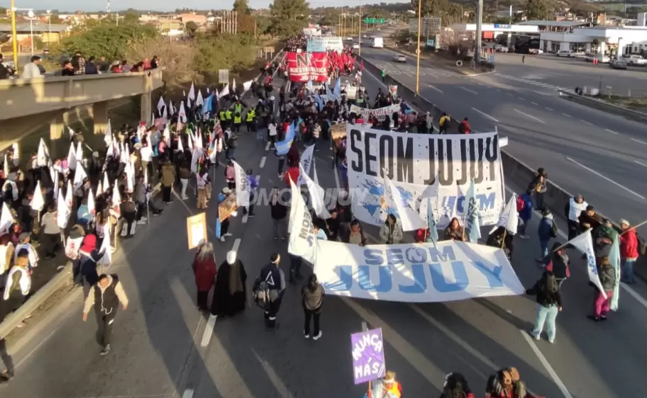 Marcha en el aniversario de la Noche del Apagn - San Salvador de Jujuy