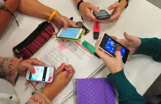 celular en el aula