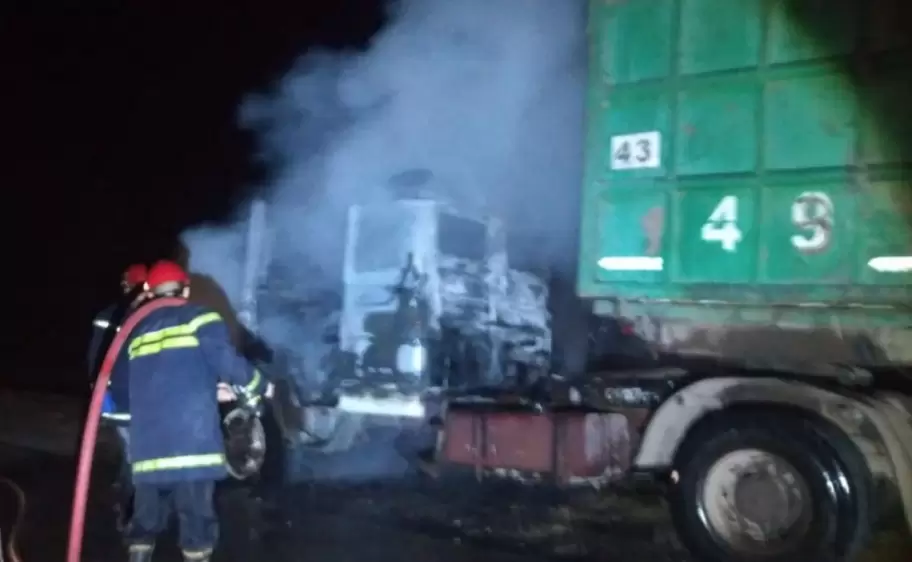 camion incendiado 2