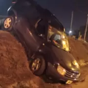 Perdi� el control y cay� a un zanj�n en el ingreso a Alto Comedero: estaba alcoholizado