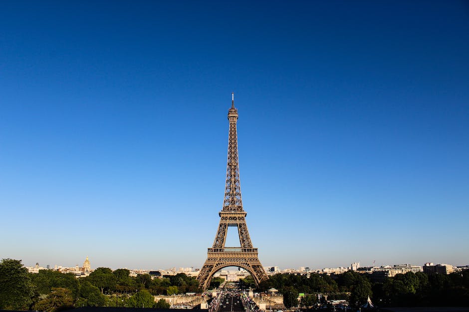 Por qué la Torre Eiffel y otros monumentos crecen en verano y menguan en  invierno? 