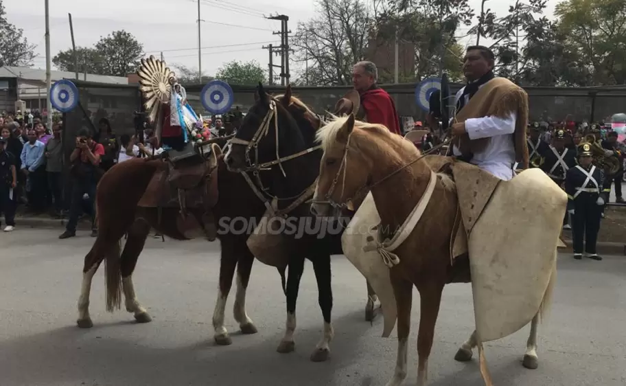 gauchos en el desfile de 23 de agosto