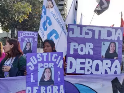 Marcha pidiendo Justicia por el femicidio de Débora Cano