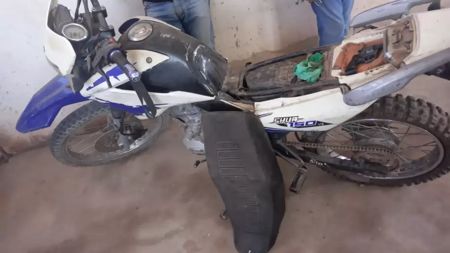 Moto y arma secuestrada