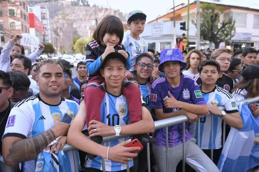 Apoyo de los bolivianos a la Selección Argentina