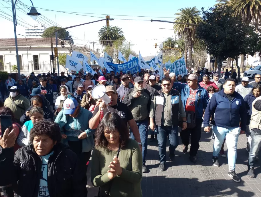 Movilizaci�n a Casa de Gobierno (Foto; Seom Jujuy)