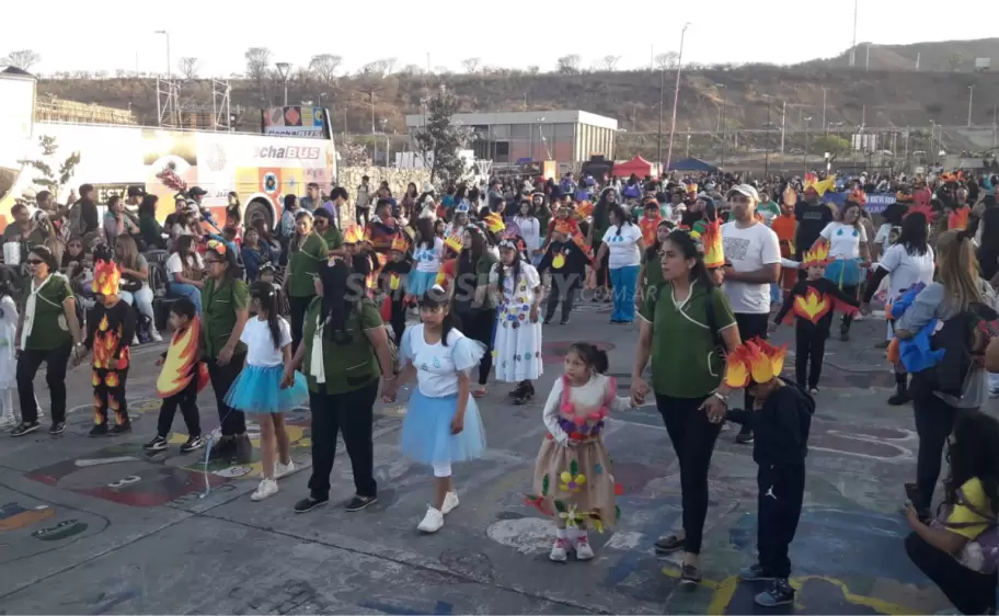 desfile bienvenida primavera 2023