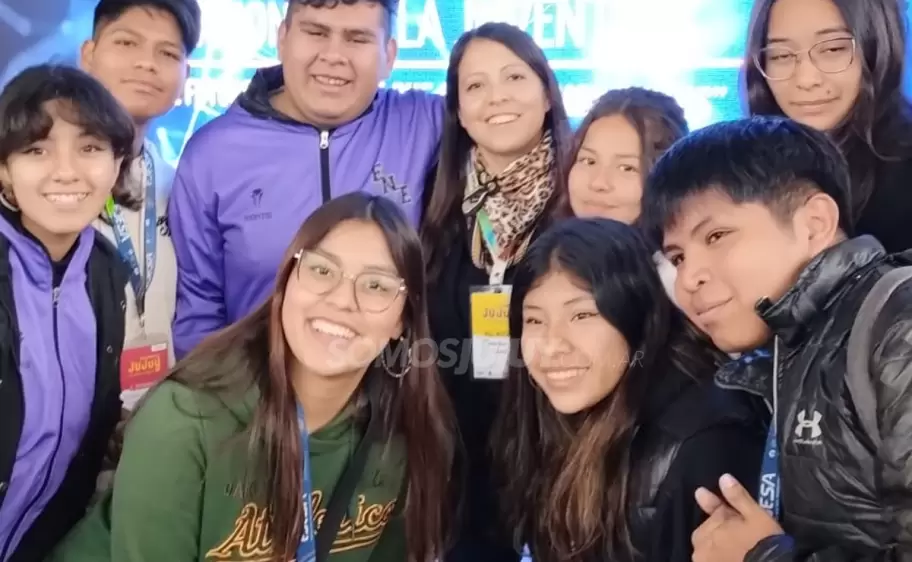 estudiantes en el congreso de la juventud