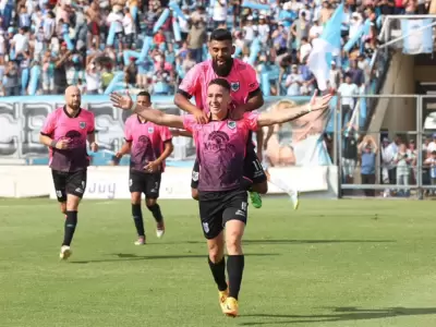 Chiozza celebra su gol