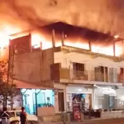 Bomberos sofocaron un incendio en San Pedro: se prendió fuego un depósito
