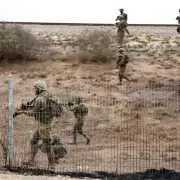 El Ejército de Israel anunció que recuperó el control de todo el país y ordenó el sitio total de la Franja de Gaza