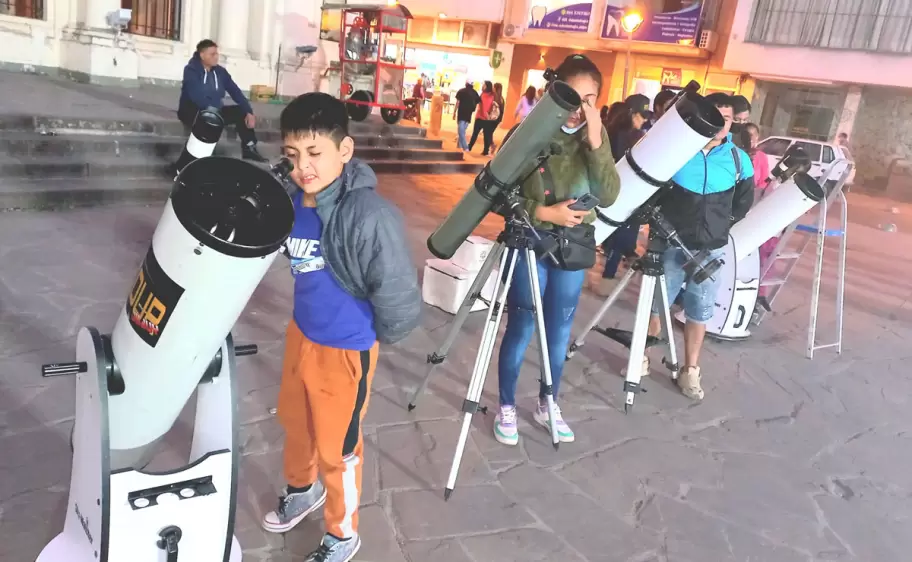 Observacin de eclipse en San Salvador de Jujuy