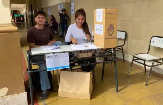 elecciones - votaciones - voto - eleccion en jujuy - politica - sufragio - democracia - autoridades de mesa - votacion (12)