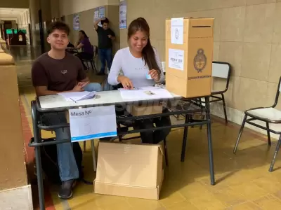 elecciones - votaciones - voto - eleccion en jujuy - politica - sufragio - democracia - autoridades de mesa - votacion (12)