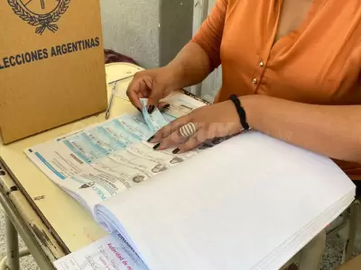 elecciones - votaciones - voto - eleccion en jujuy - politica - sufragio - democracia - autoridades de mesa - votacion (12)