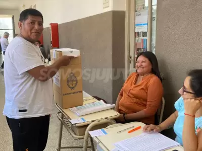 elecciones - votaciones - voto - eleccion en jujuy - politica - sufragio - democracia - autoridades de mesa - votacion (12)