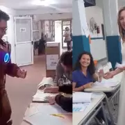 Las perlitas de las elecciones: Iron Man y la novia que fue a votar después de su casamiento