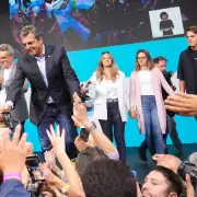 Ante la crisis opositora, el peronismo relativiza la influencia de Macri y buscar seducir al votante de la UCR