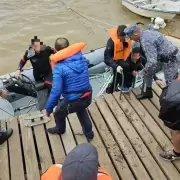 Rescataron a 12 argentinos que viajaban en un velero que se hundió cuando navegaba hacia Uruguay
