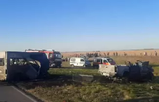 Ambos veh�culos se prendieron fuego ni bien impactaron en la ruta 253 de C�rdoba. (Foto: C�rdoba).