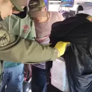Viajaba de Jujuy a Buenos Aires con un paquete de cocana pegado a la cintura y fue descubierto