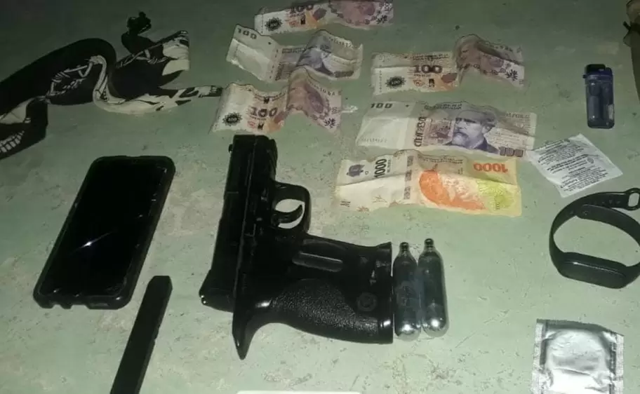 arma y dinero secuestrado