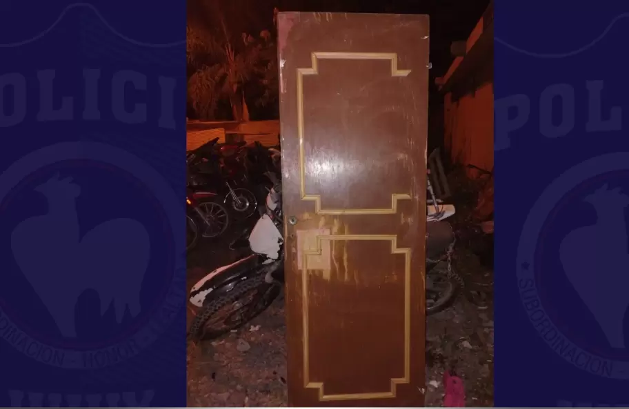 Detenidos por ofrecer una puerta robada