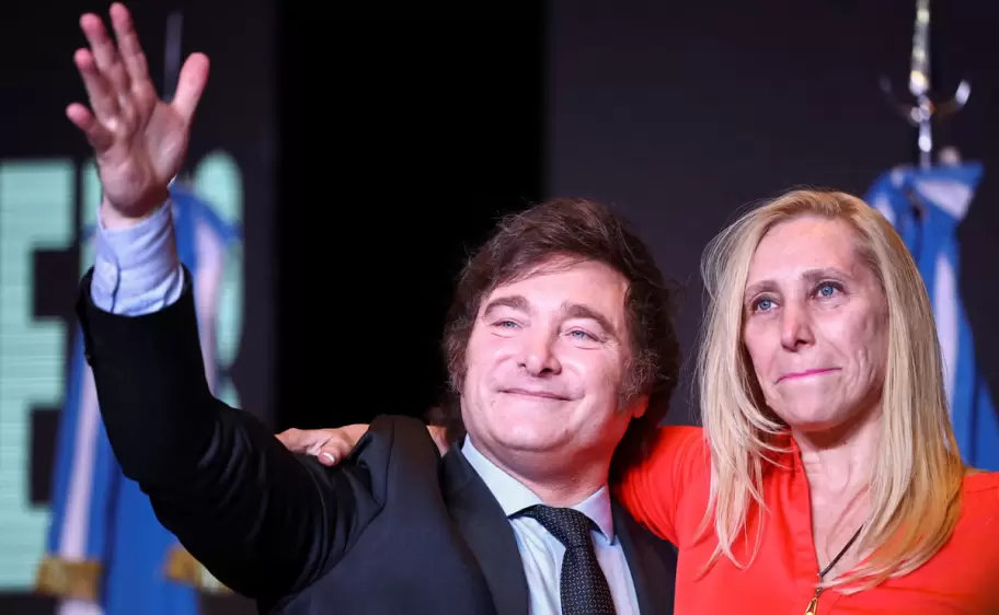 Javier y Karina Milei luego del triunfo