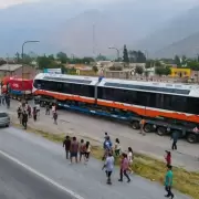 Por la llegada del tren a la Quebrada, reubicarán a 16 familias que permanecen en las vías en Tilcara