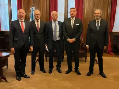 C�neo Libarona con la Corte