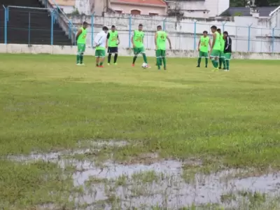 Estadio La Tablada, mal estado por la lluvia.