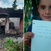 Tiene 7 años, su familia perdió todo en un incendio y le pide Papá Noel "ladrillos para mi casa"