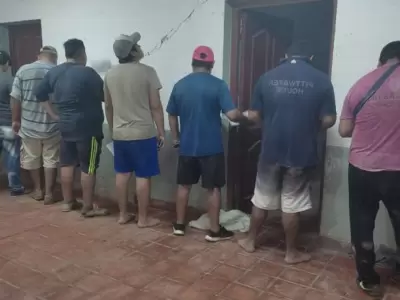 hombres pescando