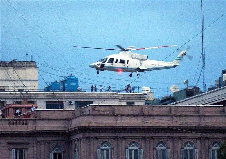 El helicptero en el que huy Fernando De la Ra tras renunciar como presidente